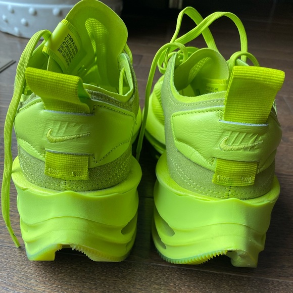 Nike Woman’s Zoom Double-Stacked 'Cyber’ - Picture 4 of 10